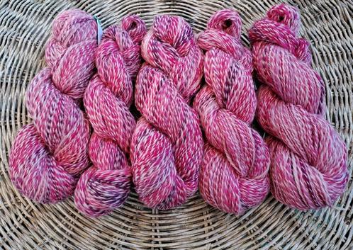 Prachtige strengen hand gesponnen merino wol, 904 meter, Hobby en Vrije tijd, Breien en Haken, Nieuw, Breien of Haken, Wol of Garen