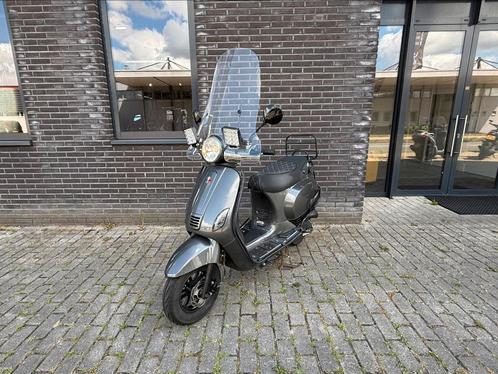 Gts Toscana 45km full option | 1e eigenaar Efi, Fietsen en Brommers, Scooters | Overige merken, Gebruikt, Maximaal 45 km/u, Benzine