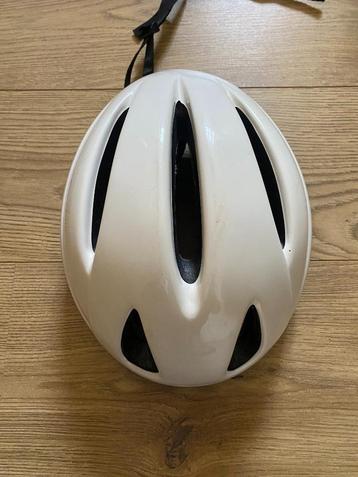 ***fietshelm wit*** maat M - goede staat beschikbaar voor biedingen