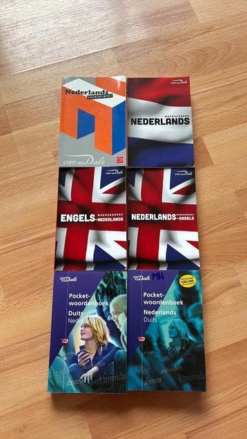 Diverse woordenboeken beschikbaar voor biedingen