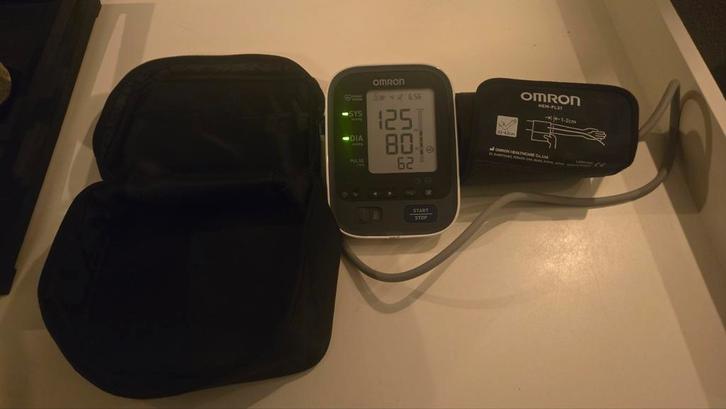 Omron Bloeddrukmeter M7 - Betrouwbaar en Nauwkeurig, Sport en Fitness, Gezondheidsproducten en Wellness, Zo goed als nieuw, Overige typen