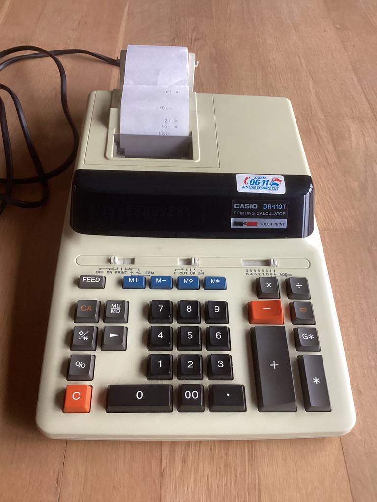Casio Rekenmachine - 30x20cm, Verzamelen, Elektronische Apparatuur, Ophalen of Verzenden, Computers en Rekenmachines