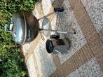 Weber houtskool barbecue met aanmaakkorf en afdekhoes, Ophalen of Verzenden, Zo goed als nieuw