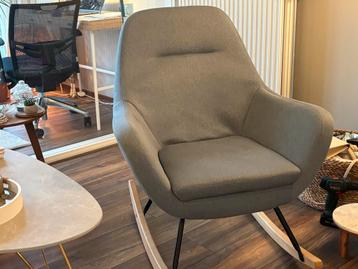 Mooie Schommelstoel beschikbaar voor biedingen