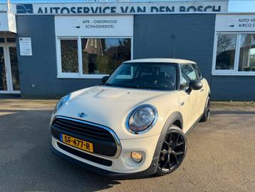 Mini Cooper AUTOMAAT 2015 Wit beschikbaar voor biedingen