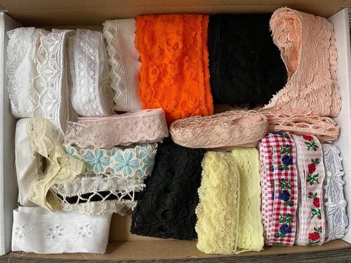 Doos 6)  Opruiming van mooi kant/ sierband nu 40 m € 7,00, Hobby en Vrije tijd, Naaien en Fournituren, Nieuw, Kant, Verzenden
