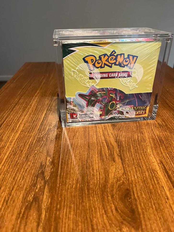Evolving skies boosterbox - Vrij nette boosterbox, Hobby en Vrije tijd, Verzamelkaartspellen | Pokémon, Zo goed als nieuw, Boosterbox