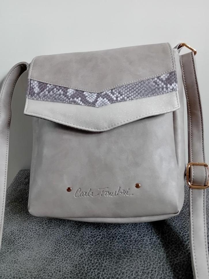 Mooi beige tasje - 25x20x8 cm, Sieraden, Tassen en Uiterlijk, Tassen | Damestassen, Nieuw, Schoudertasje, Beige, Ophalen of Verzenden