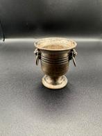 Antieke Metalen Pot met Leeuwenkoppen, Antiek en Kunst, Antiek | Tin, Ophalen of Verzenden