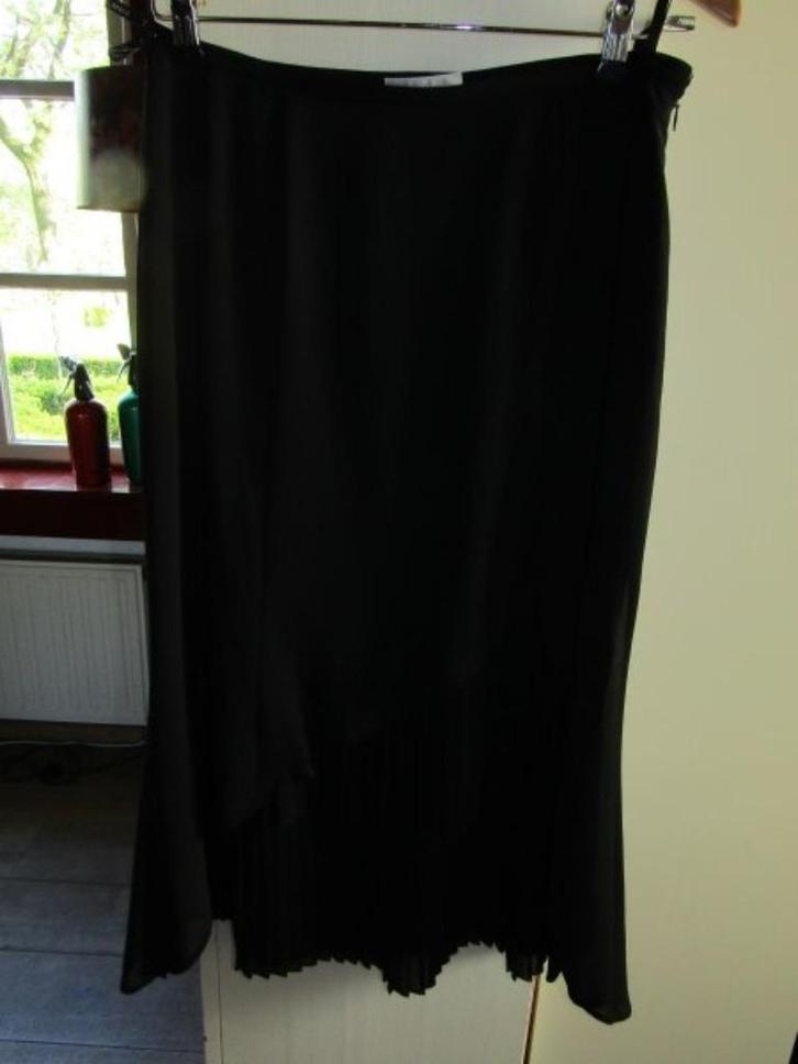 D490 Hermann Lange mt 36 rok zwart chiffon plissé, Kleding | Dames, Rokken, Zo goed als nieuw, Maat 36 (S), Zwart, Onder de knie