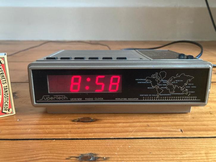 Vintage radiowekker met rode digitale cijfers wekkerradio 80, Witgoed en Apparatuur, Wekkers, Gebruikt, Digitaal, Ophalen of Verzenden