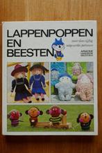 Lappenpoppen en beesten === Ariadne Handwerkbibliotheek, Boeken, Hobby en Vrije tijd, Ophalen of Verzenden, Gelezen, Borduren en Naaien