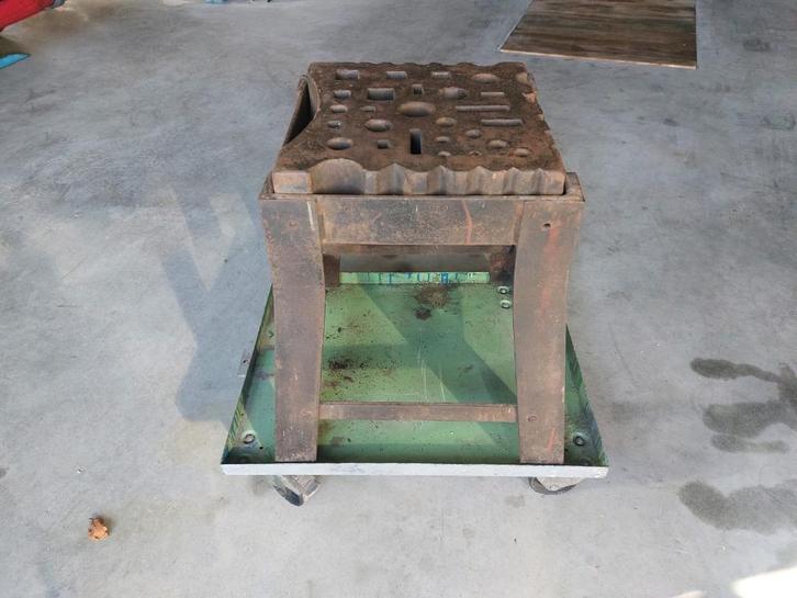 Stuikblok, gatenplaat op originele voet, Antiek en Kunst, Antiek | Gereedschap en Instrumenten, Ophalen