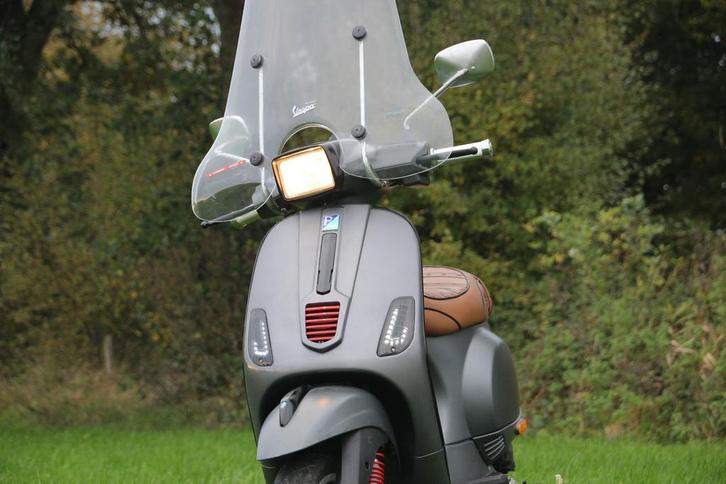 Nette Vespa, Fietsen en Brommers, Brommers | Vespa, Zo goed als nieuw, Overige modellen, Maximaal 45 km/u, Ophalen
