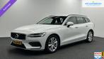 Volvo V60 2.0 B4 Momentum Business TREKHAAK CARPLAY ECC NAVI, Auto's, Stof, 4 cilinders, 1634 kg, Wit