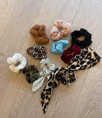 Pakket van 10 scrunchies beschikbaar voor biedingen