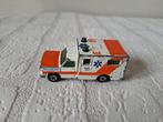 Chevrolet Silverado Ambulance 1:84 Matchbox MB25, Ophalen of Verzenden, Gebruikt, Auto
