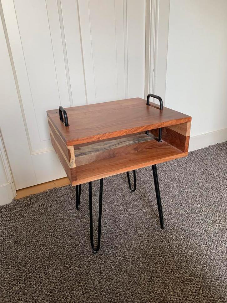 Industrieel bijzettafel acaciahout - leenbakker - 34x40x50, Huis en Inrichting, Tafels | Bijzettafels, Zo goed als nieuw, Vierkant