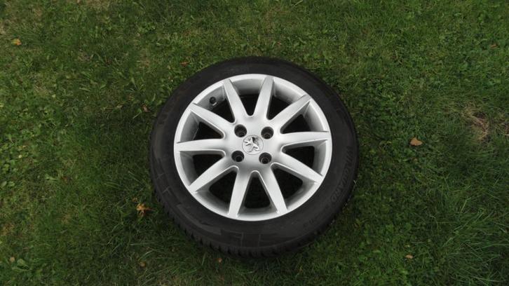 Peugeot 207,208 alu velgen origineel , winterbanden 16 inch, Auto-onderdelen, Banden en Velgen, Banden en Velgen, Winterbanden