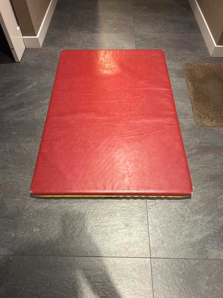 2 x Rode Fitnessmat/school - Perfect voor Yoga en Oefeningen, Sport en Fitness, Fitnessmaterialen, Gebruikt, Fitnessmat, Armen