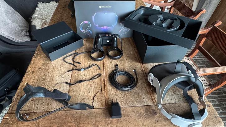 Oculus Quest all in one VR headset bril, met tas+hoofdband, Spelcomputers en Games, Virtual Reality, Zo goed als nieuw, Overige platformen