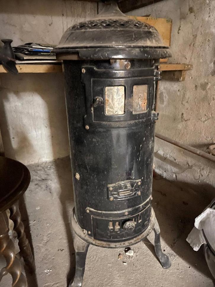 antieke ggietijzeren potkachel, Huis en Inrichting, Kachels, Gebruikt, Vrijstaand, Potkachel, Hout, Ophalen