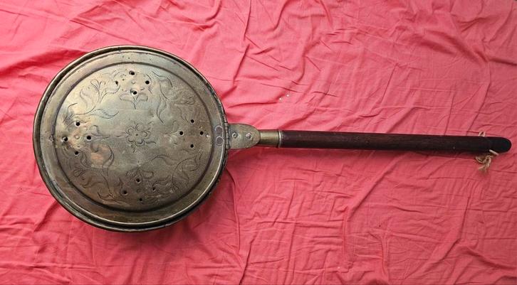 Antieke koperen bedpan met decoratie, Antiek en Kunst, Antiek | Koper en Brons, Ophalen