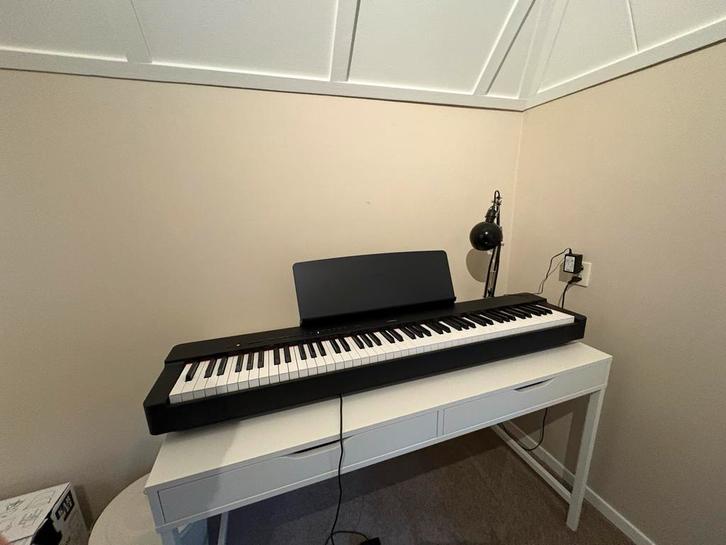 Yamaha P-225 Digitale Piano - Zwart met Sustainpedaal, Muziek en Instrumenten, Piano's, Nieuw, Piano, Zwart, Digitaal, Ophalen