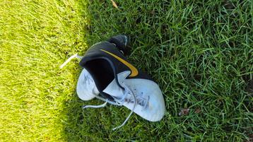 voetbalschoenen Nike Phantom maat 35,5 beschikbaar voor biedingen