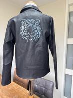 KIE STONE jasje leerlook print achterzijde NIEUW 158 /164 ZJ, Meisje, Nieuw, Jas, Kiestone