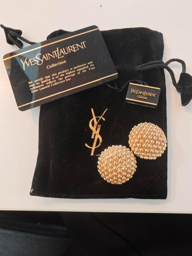 YSL Yves Saint Laurent oorbellen oorclips met certificaat, Sieraden, Tassen en Uiterlijk, Oorbellen, Zo goed als nieuw, Overige materialen