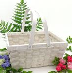 Langwerpig mooie witte rieten bloemenmandje met 2 hengsels., Ophalen of Verzenden, Nieuw, Feestartikel, Geboorte of Huwelijk
