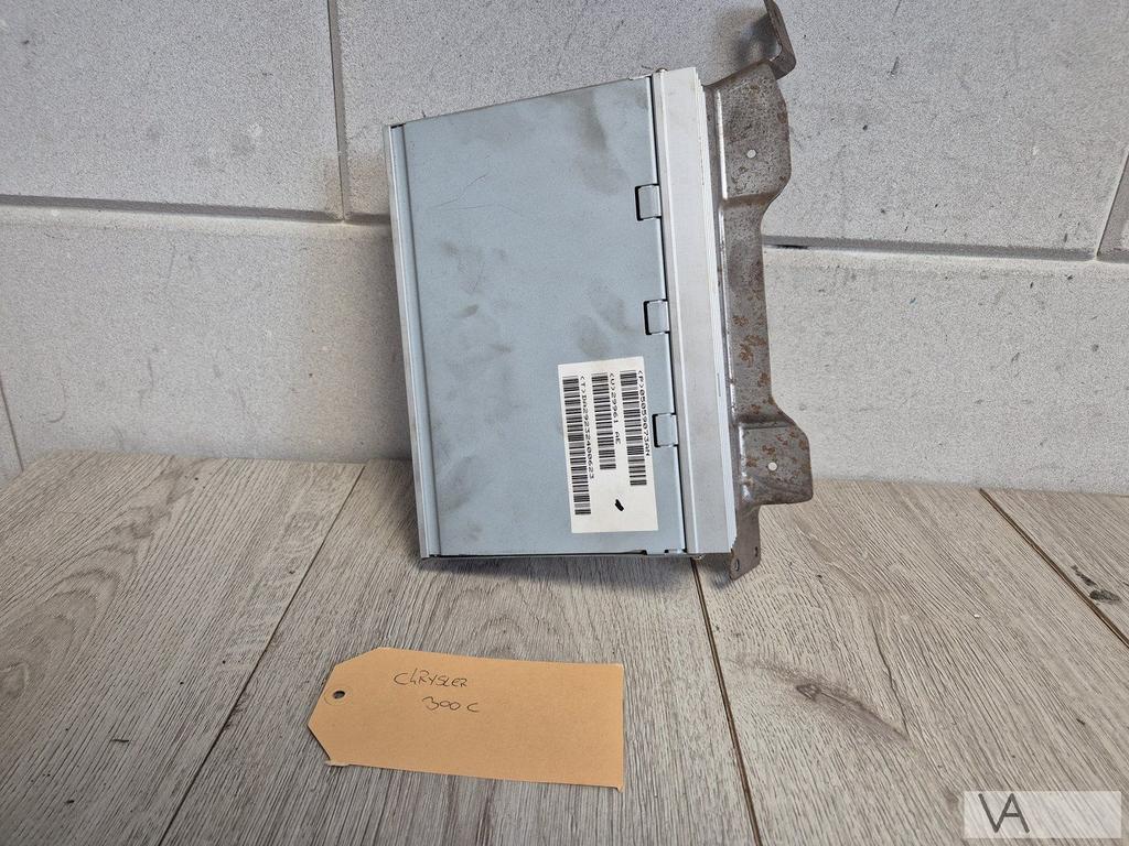 Chrysler 300c / Jeep cherokee radio versterker 0505907an €40, Ophalen of Verzenden, Gebruikt, Chrysler