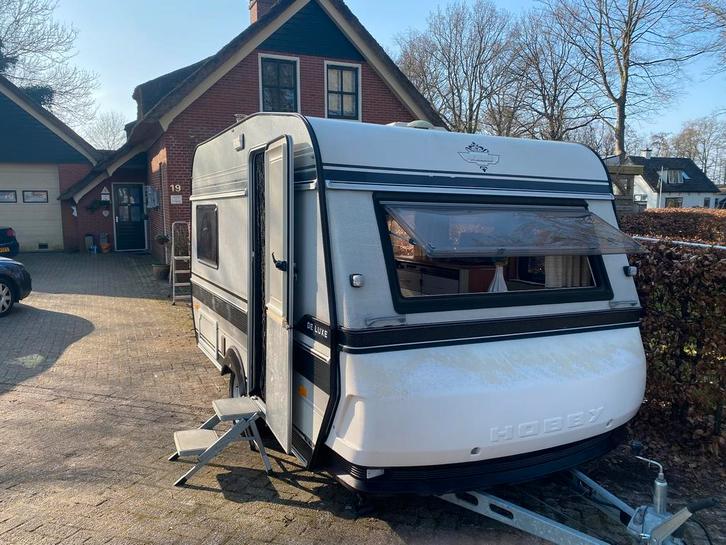 Hobby de luxe 4 persoons, Caravans en Kamperen, Caravans, Particulier, tot en met 4, 750 - 1000 kg, Treinzit, Hobby, 4 tot 5 meter