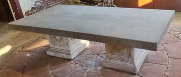 BETONNEN TAFEL MET 2 ZUILEN / 250 x 125 cm beschikbaar voor biedingen