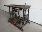 Antiek onderstel van een Necchi naaimachine, Antiek en Kunst, Antiek | Naaimachines, Ophalen