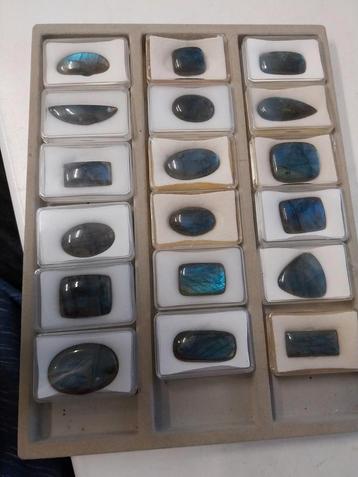 Lot a kwaliteit labradoriet cabochons geslepen beschikbaar voor biedingen