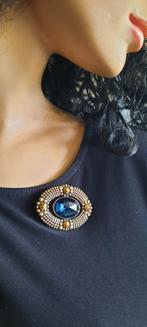 Antieke broche met Swarovski kristal,London blue color., Sieraden, Tassen en Uiterlijk, Antieke sieraden, Ophalen of Verzenden