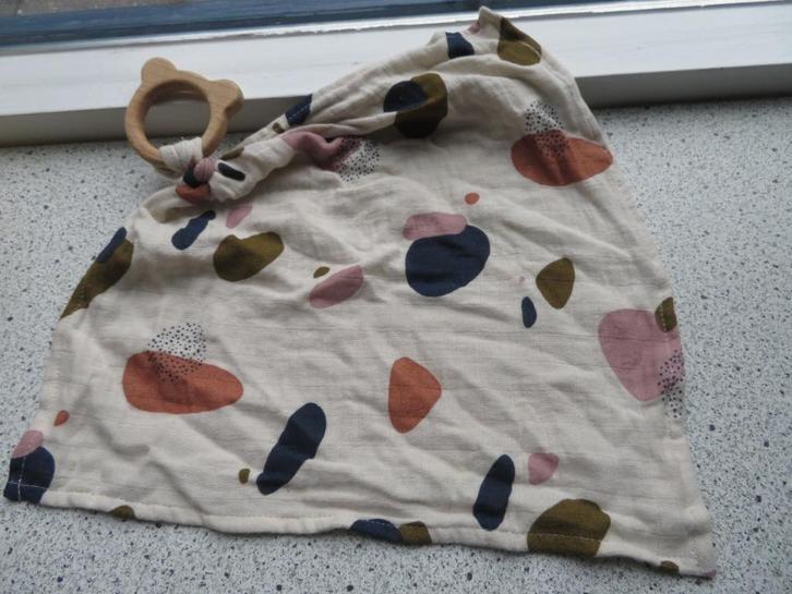 Knuffeldoek beer Liewood met bijtstuk in de vorm van 'n beer, Kinderen en Baby's, Speelgoed | Knuffels en Pluche, Zo goed als nieuw