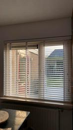 Witte houten jaloezieën 161cm breed x 140 cm hoog, Ophalen, 100 tot 150 cm, Wit, Zo goed als nieuw