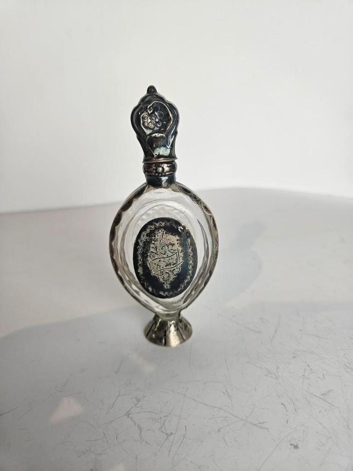 Antiek Parfumflesje met Zilver Beslag, Antiek en Kunst, Antiek | Glas en Kristal, Ophalen of Verzenden