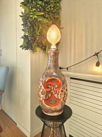 Vintage fatlava vloerlamp met kap beschikbaar voor biedingen