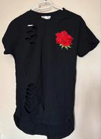Zwarte t-shirt met rozen en gaatjes, Maat 48/50 (M), Zwart, Ophalen of Verzenden, Zo goed als nieuw