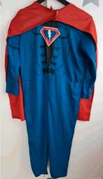 Carnaval verkleed pakje kind 128/140 super held met cape, Ophalen of Verzenden, Zo goed als nieuw, 122 t/m 128, Jongen of Meisje