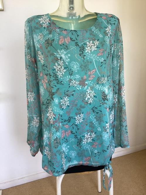 Mooie zacht /mint groene pastel tint bloemen top mt 44/46 11, Kleding | Dames, Tops, Zo goed als nieuw, Maat 42/44 (L), Groen