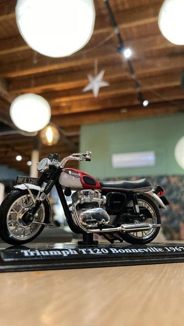  Miniatuur Triumph T120 Bonneville 1967 – Stoere klassieker  beschikbaar voor biedingen