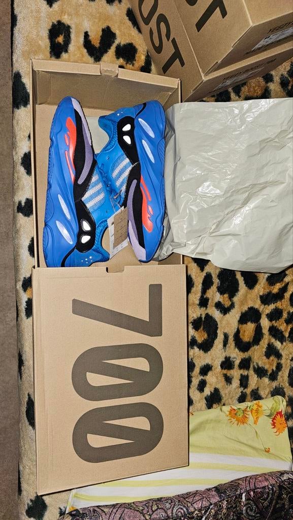 Adidas Yeezy Boost 700 Hi-Res Blue - Maat 42 2/3, Kleding | Heren, Schoenen, Ophalen of Verzenden