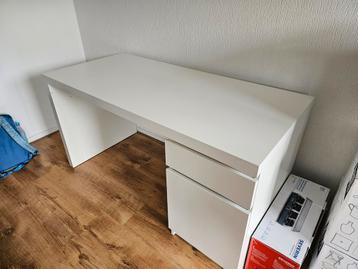Ikea MALM Bureau Wit - Nette Staat! beschikbaar voor biedingen
