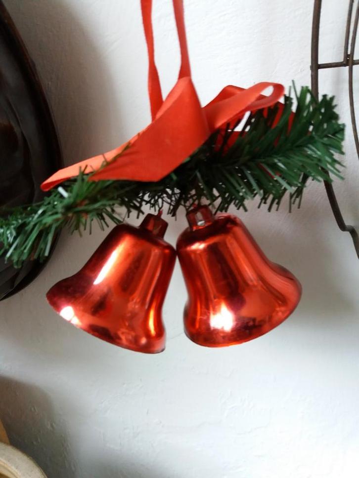 Oude kerstdecoratie met rode bellen, Diversen, Kerst, Ophalen of Verzenden