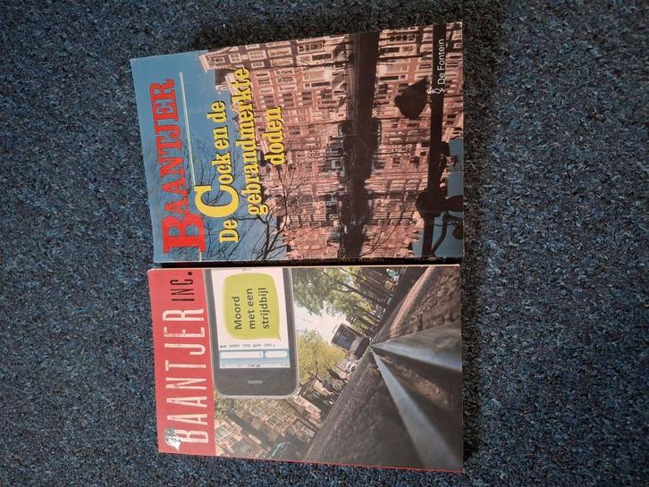 Baantjer Inc. - Moord met een strijdbijl + Nog een Baantjer, Boeken, Detectives, Zo goed als nieuw, Verzenden